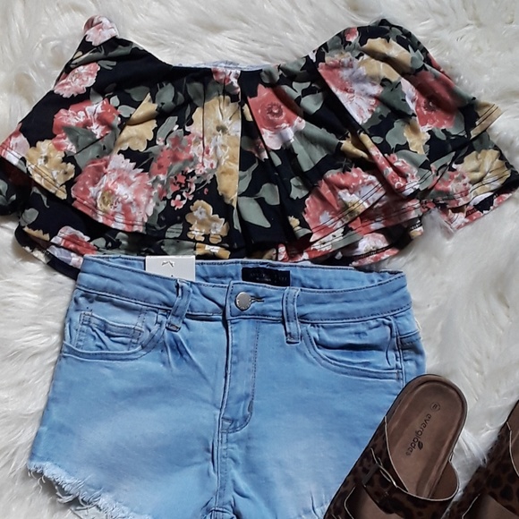 SOLD 🆕️Floral Ruffled Crop Top Sz Small 2-4 - Picture 2 of 6